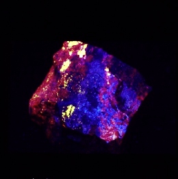 L&aring;ngbansstuff med bl a bergslagit, UV-ljus.