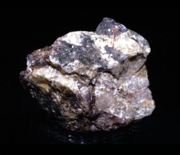 Scheelit, Yxsj&ouml;berg, vanligt ljus.